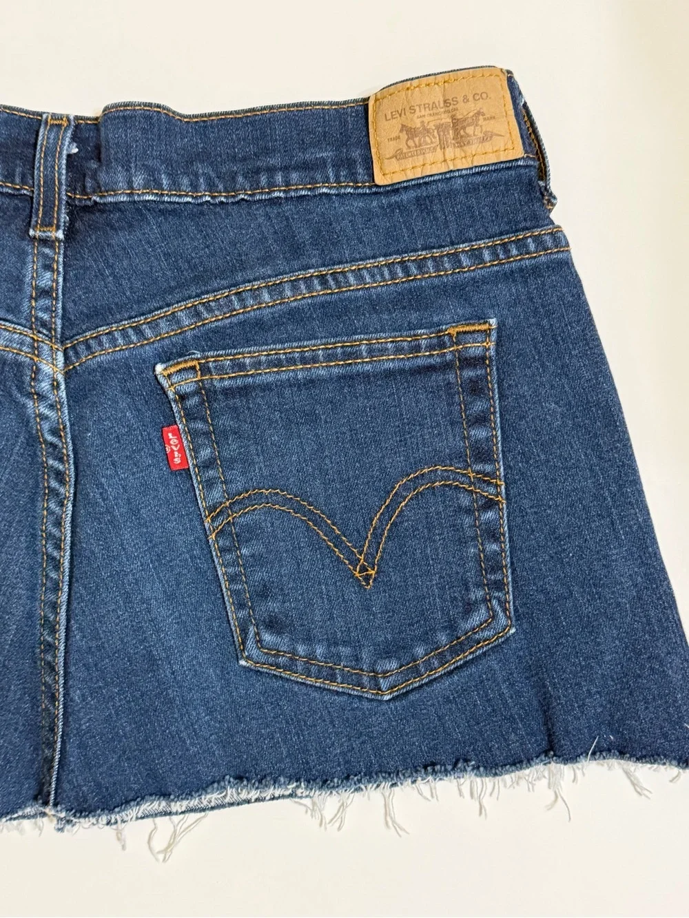 LEVI’S Dark Wash Recycyled Micro Mini Skirt Frayed Hem Size 8